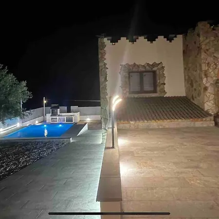 Villa Oasis Entre Vinedos Cerca De Barcelona Con A A Y Piscina Climatizada