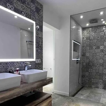 Oasis Entre Vinedos Cerca De Barcelona Con A A Y Piscina Climatizada Villa *
